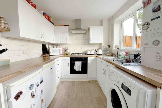 9 Clos Tygwyn, Gowerton, Swansea photo 5