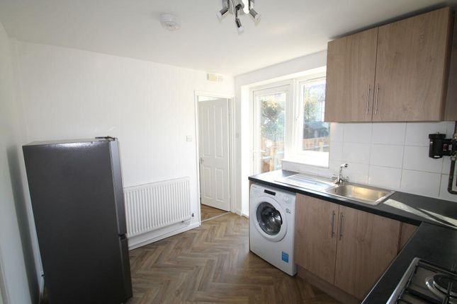 119, Rowdowns Road, Dagenham photo 4