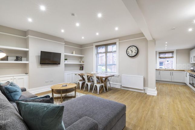 Bright, Modern Open-Plan Living And Dining Area Wi...