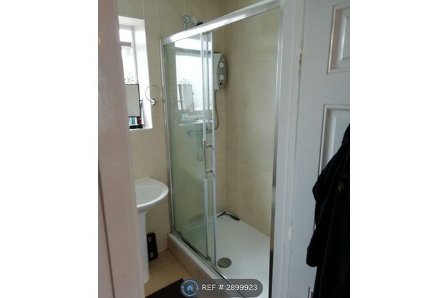Royal Lane, Yiewsley, West Drayton photo 3