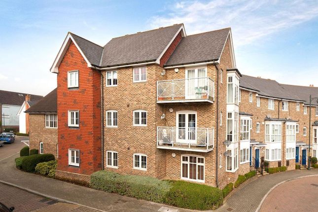 2 bed flat to rent in Milton Lane, Kings Hill, West Malling ME19
