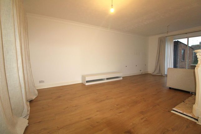 20, Ermine Close, Waltham Cross photo 2