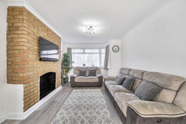 16, Thistledene Avenue, Middlesex photo 2