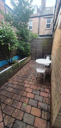 Ash Grove, London photo 5