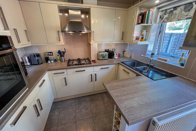 Rivernook Close, Walton-on-Thames photo 2