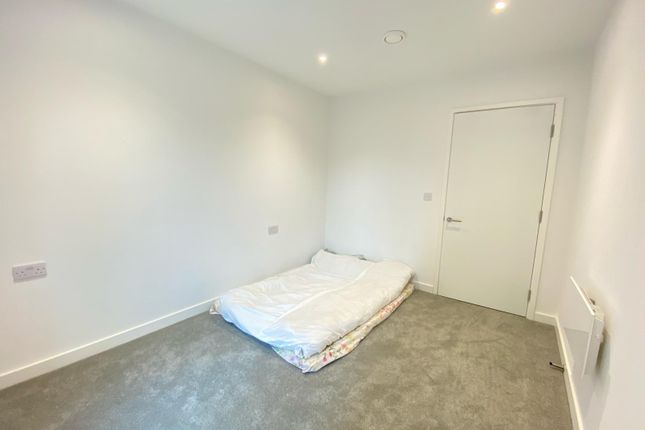 Flat for sale in Wharf End, Salford