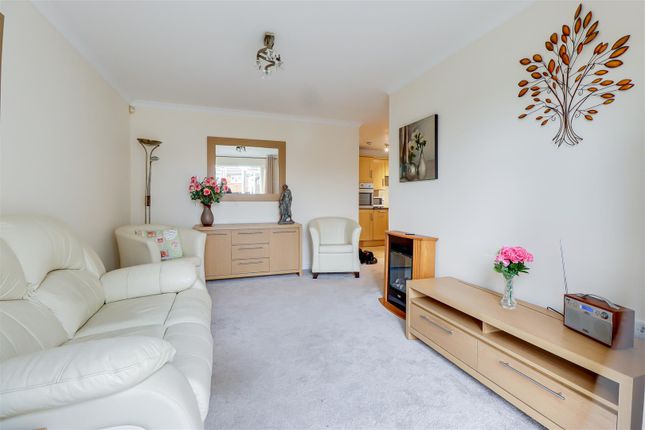 Flat 7 Hamilton Court, 120, Long Road, Canvey Island photo 2