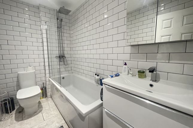 241A , Gipsy Road, London photo 2