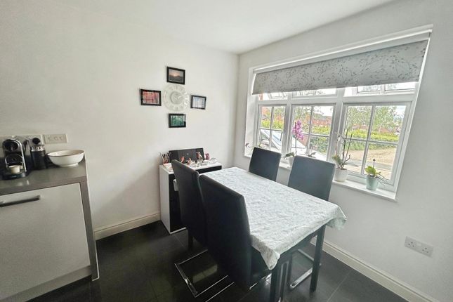 6, Kent Way, Swadlincote photo 4
