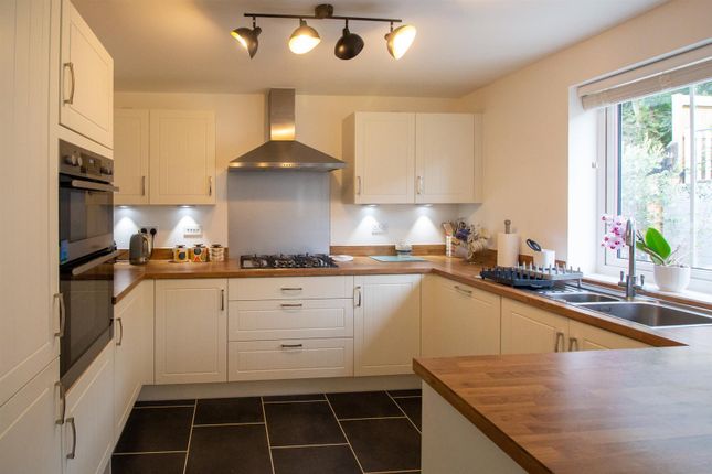 7, Clementina Crescent, Haywards Heath photo 3