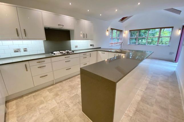 3, Woodside Drive, Macclesfield photo 3