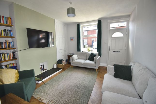 6 Meadow Lane, Stockport photo 2