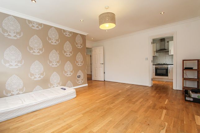 Flat 2, 2, Walton Avenue, Harrow photo 2