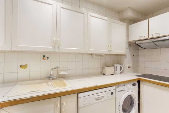 Flat for sale in Hanover Steps, St. Georges Fields, London