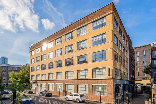 Office to let in Haberdasher Place, London