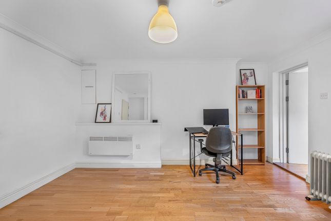 Flat 4, 489, Holloway Road, London photo 4