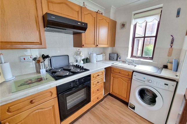 Flat for sale in Magpie Hall Lane, Bromley, Kent