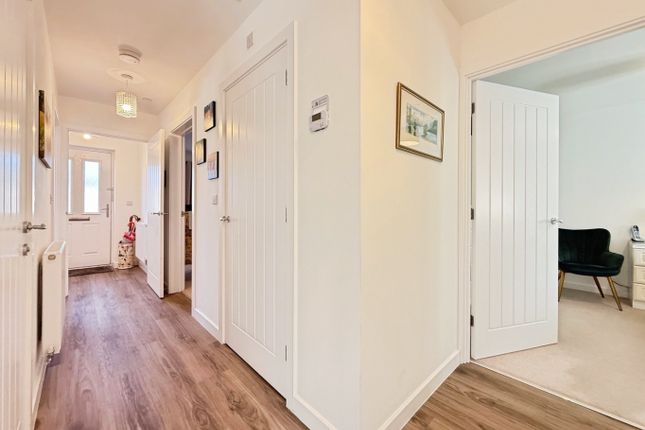 14 Y Gerddi, Pontarddulais, West Glamorgan photo 3