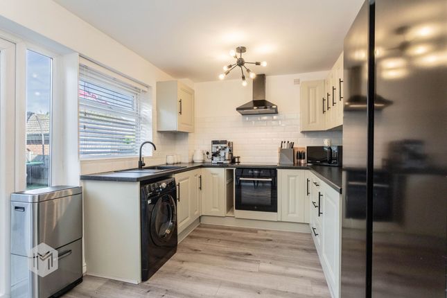 160 Thornham Drive, Bolton photo 4