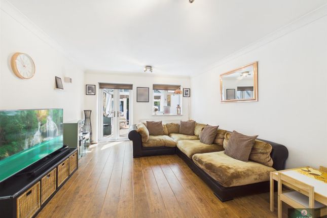 19, Palmer Road, Maidenbower photo 3