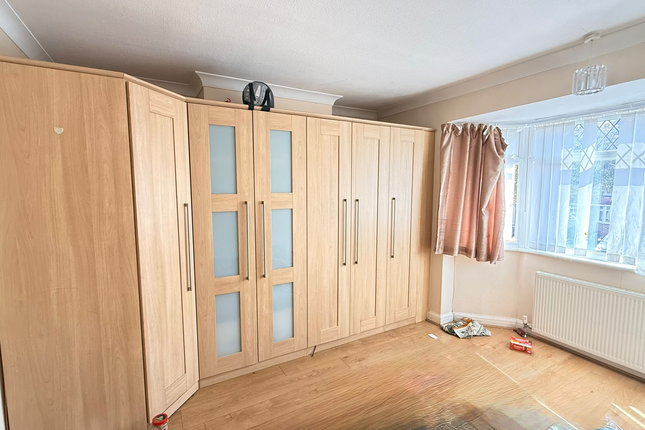 77, Rowan Avenue, Hove photo 3
