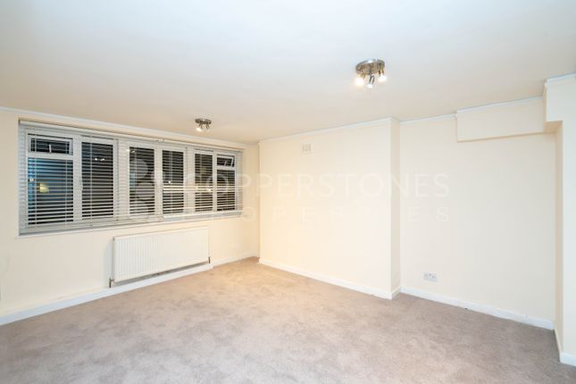 Flat to rent in Shannon Place, London