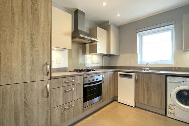 25, Eddleston Way, Tilehurst photo 3