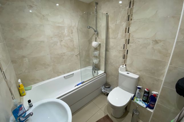 Flat 3, High Road , Swaythling Southampton photo 3