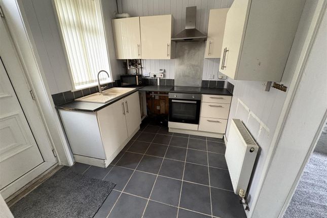 4, Alma Street, Bradford photo 3
