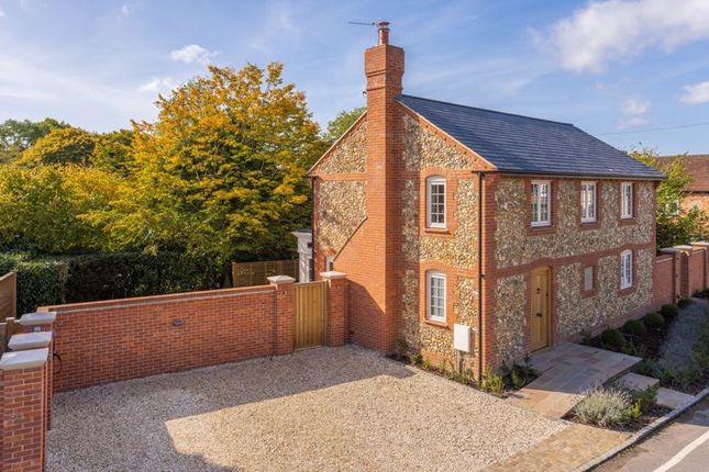 Thumbnail Detached house for sale in Oxford Street, Lee Common, Great Missenden