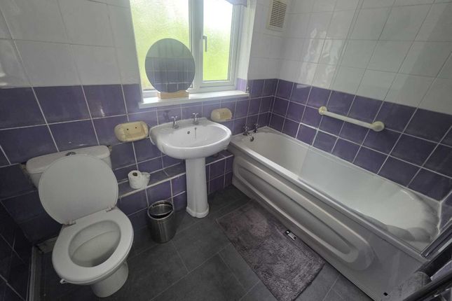 105 Hazeldene Rd, Sheldon, Birmingham photo 3