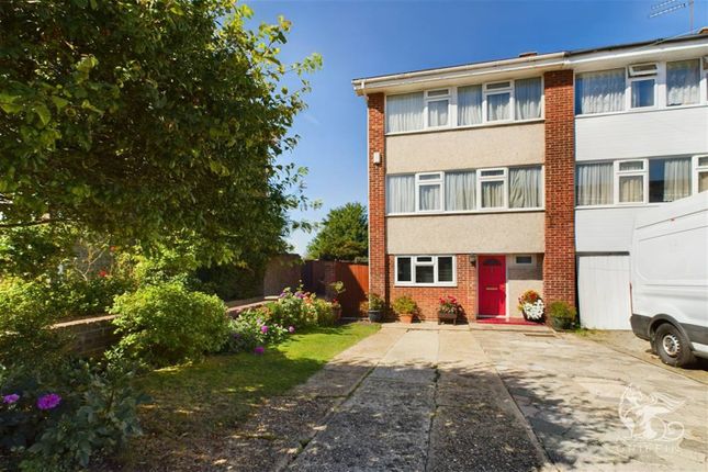 Thumbnail Town house for sale in Liphook Close, Hornchurch