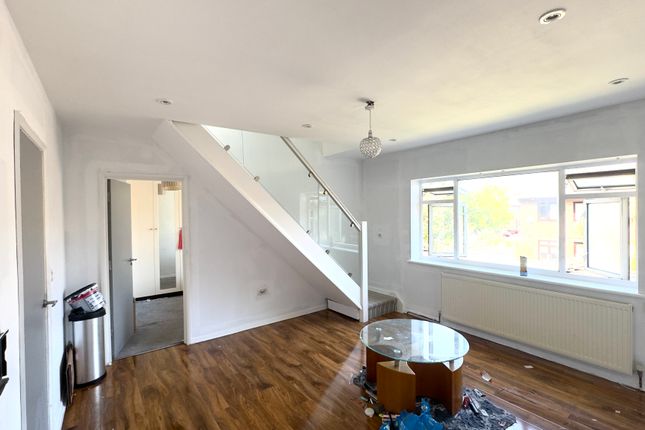 5, Elthorne Court, Boundaries Road, Feltham photo 4