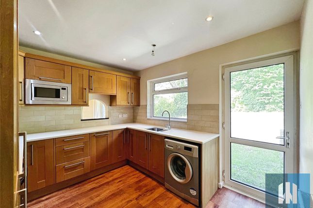81, Ridings Fields, Holmfirth photo 4