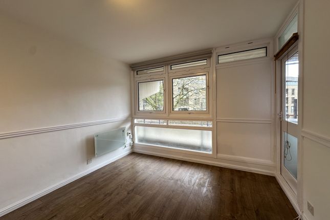 Flat to rent in Glasgow House, Maida Vale, London