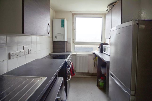 Flat 67, Moor Tower, Waterhouse Moor, Harlow photo 4