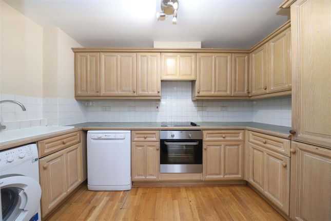 Flat 21, Waterford House, Thorney Mill Road, West Drayton photo 2