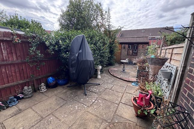 22, Harecastle Close, Hayes photo 2