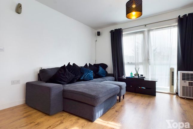 Thumbnail Flat to rent in Central Road, Dartford
