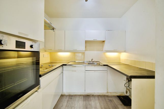 Flat 24 Oak Lodge, 56, Cambridge Road, London photo 4