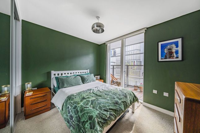 Flat for sale in Chadwell Lane, Hornsey, London