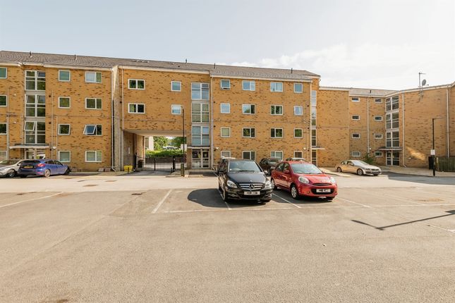 Flat for sale in Halifax Road, Birchencliffe, Huddersfield