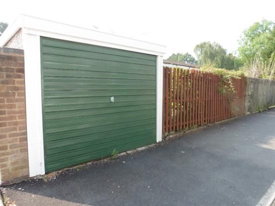 Parking/garage to rent in Metchley Drive, Birmingham