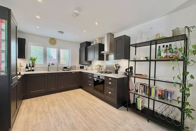 20, Lake Avenue, Camberley photo 2
