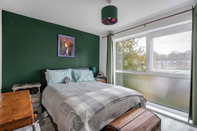 24, Brantwood Court, Surrey photo 3
