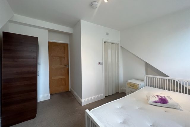 Room to rent in Chippinghouse Road, Sheffield