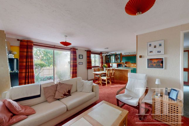 8 Crossman Court Dalton Close, Crawley photo 2