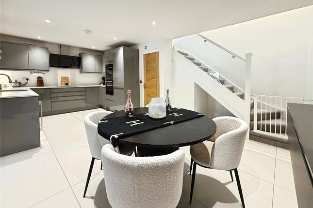 8 Russell Hall Cottages,, Scotland Hill, Berkshire photo 2