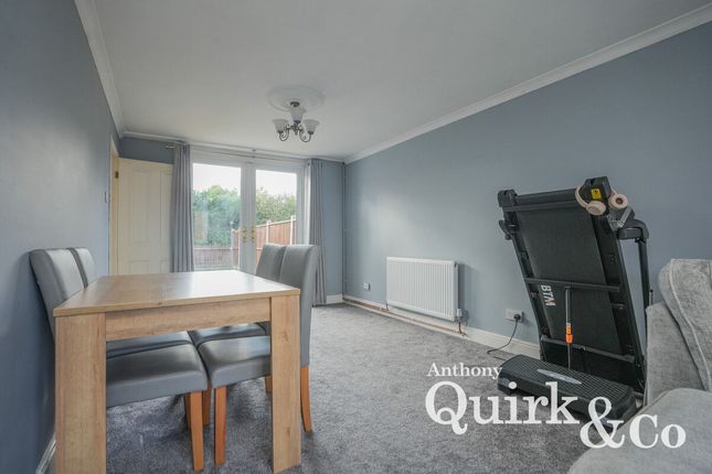 53, Third Avenue, Canvey Island photo 4