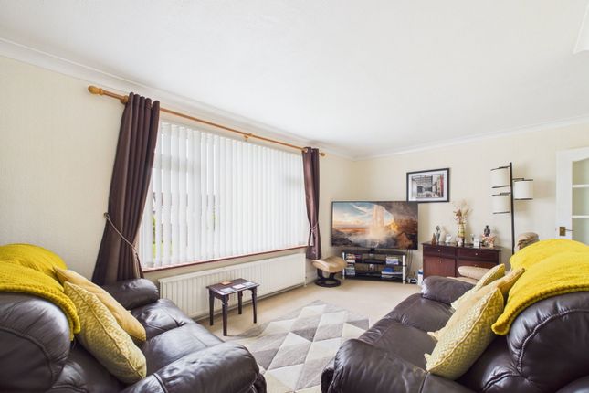 28, Fourgates, Liskeard photo 4